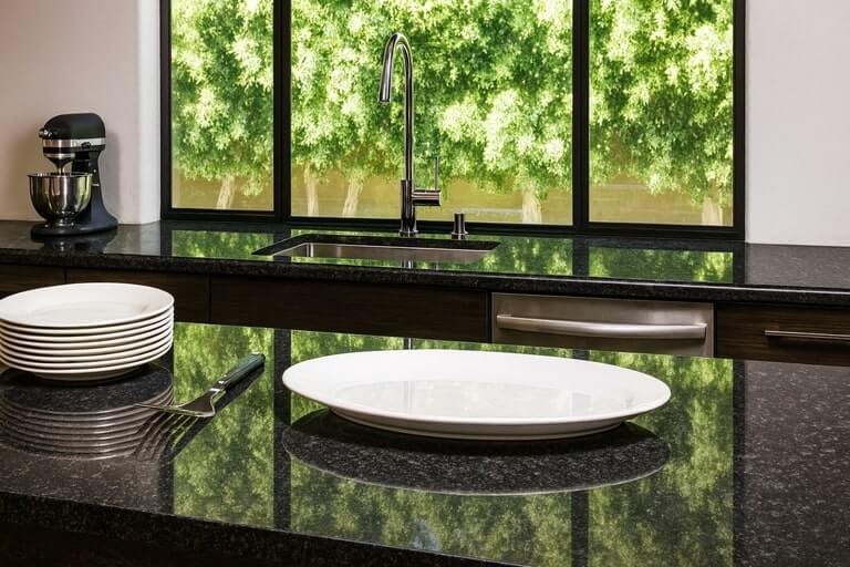 Гранит Angola Black